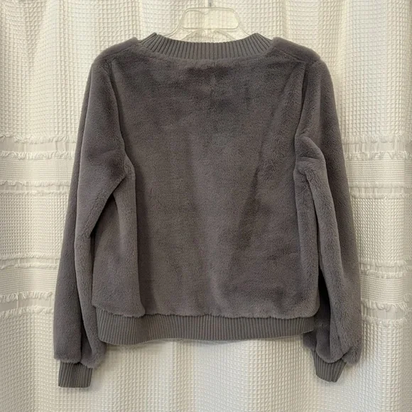 Short fluffy gray sweater - Picture 4 of 4